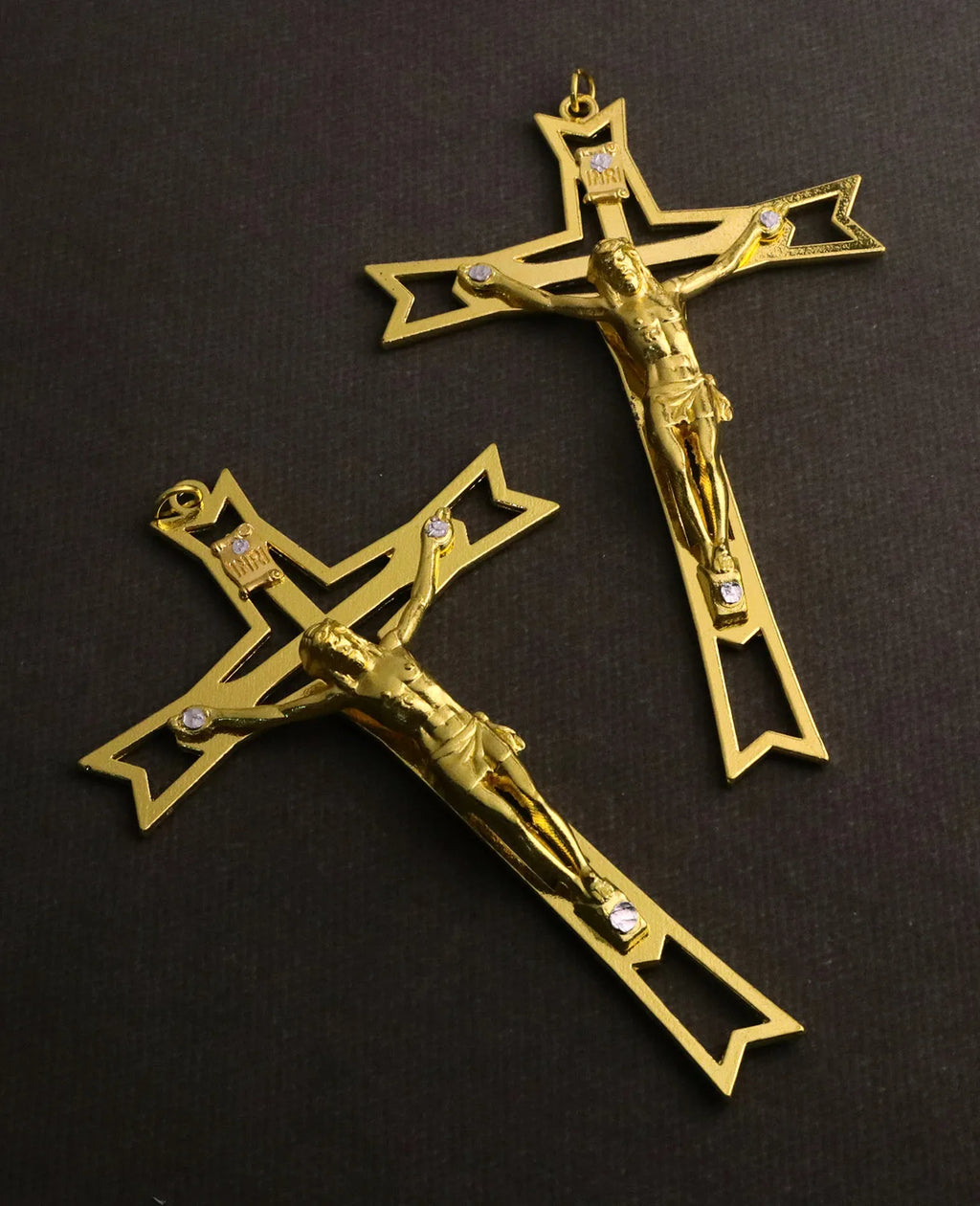 1Pc Crucifix Jesus Cross Pendant Christian INRI Christ Hand Holding Cross Blessing Jewelry Ornament Wall Church Decor Craft Gift